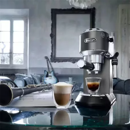 DeLonghi EC 685.BK Dedica fekete espresso kávéfőző
